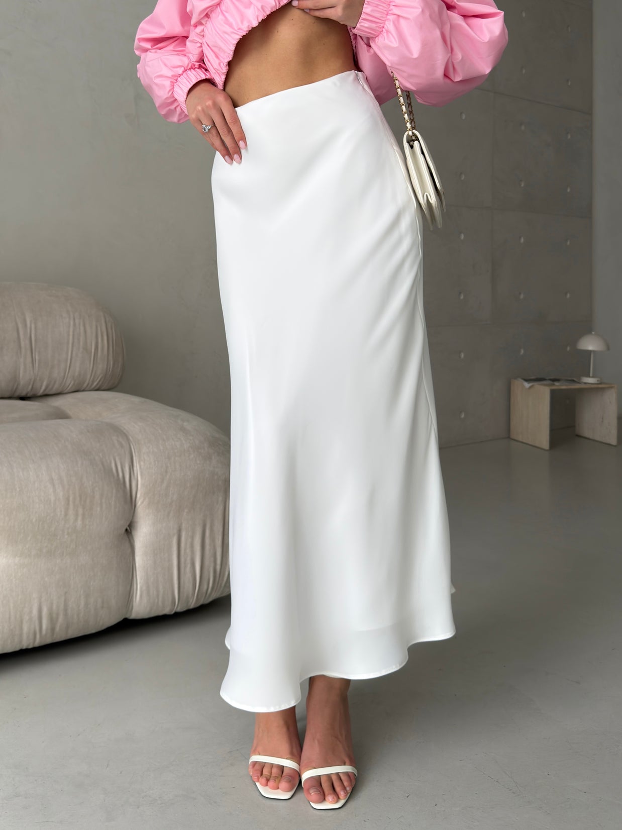 Атласна спідниця міді